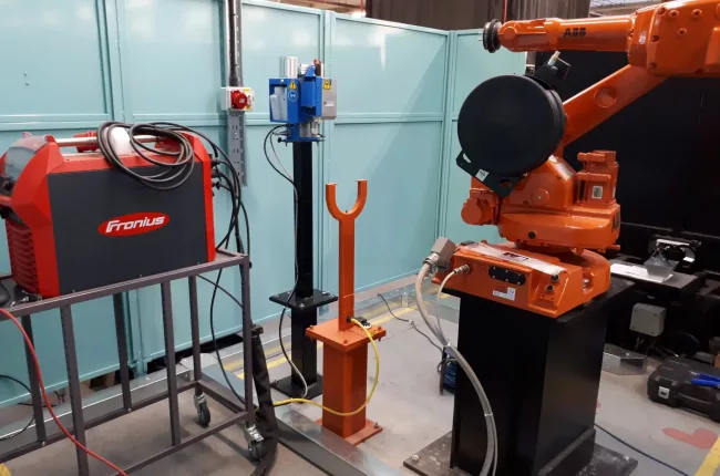 robotic welding cell PhoenixCom robotic welding cells